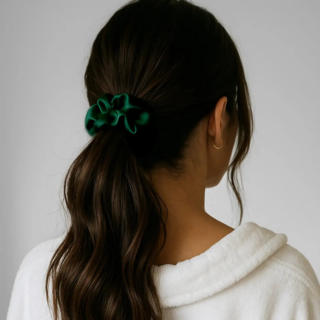 Zijden Scrunchie – Groen in het haar
